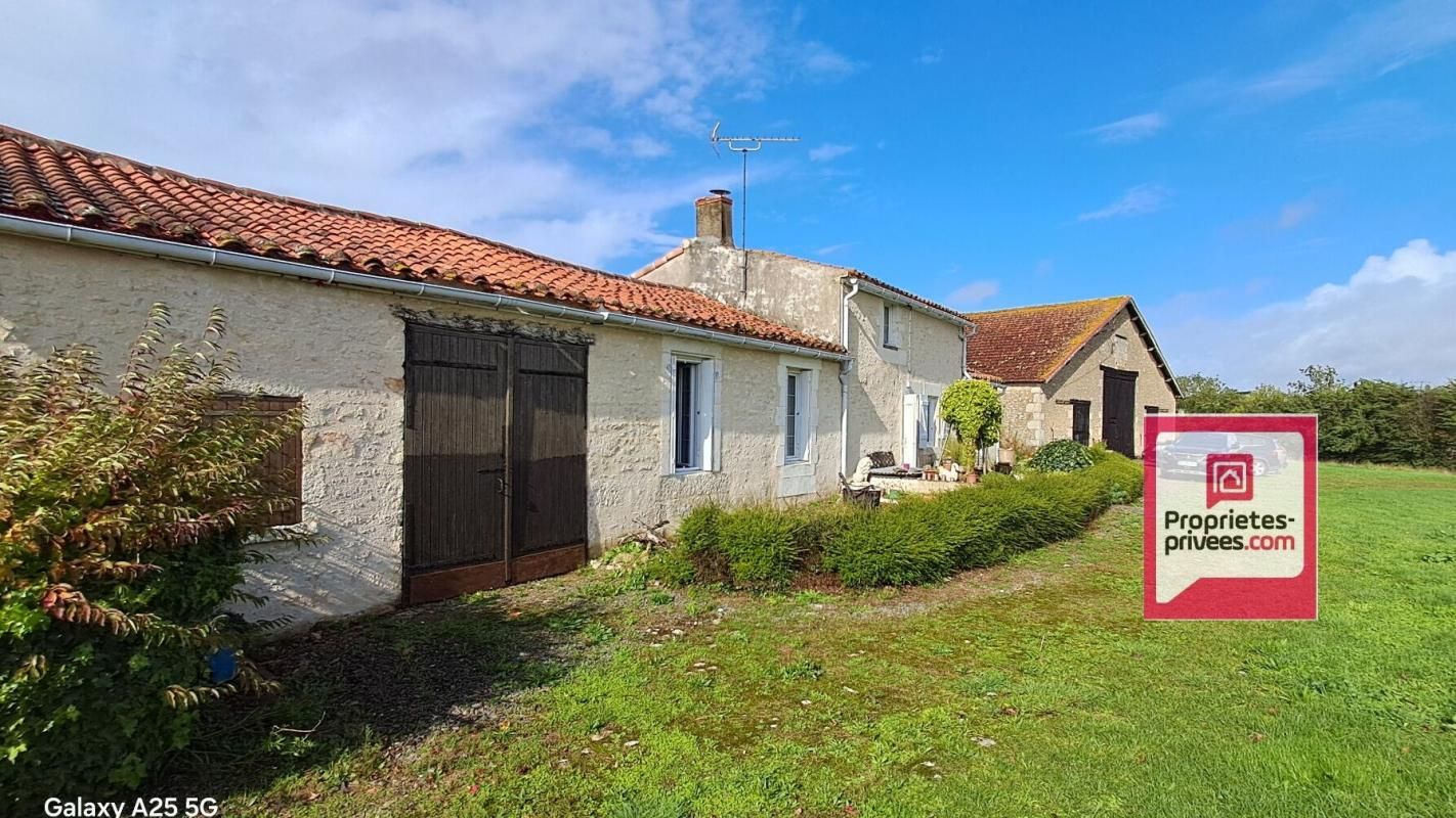 LAIROUX Maison  136 m2 , grange en parfait état et terrain constructible de plus 1 hectare 3