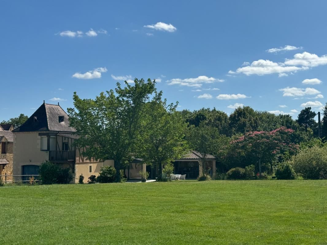 24150 - Maison pleine de caractère avec des équipements modernes