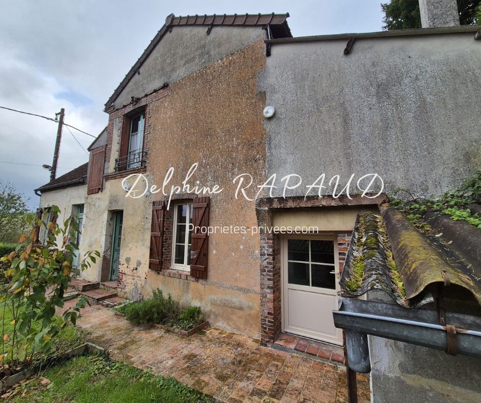 Maison mitoyenne à Sablons-Sur-Huisne avec potentiel d'agrandissement