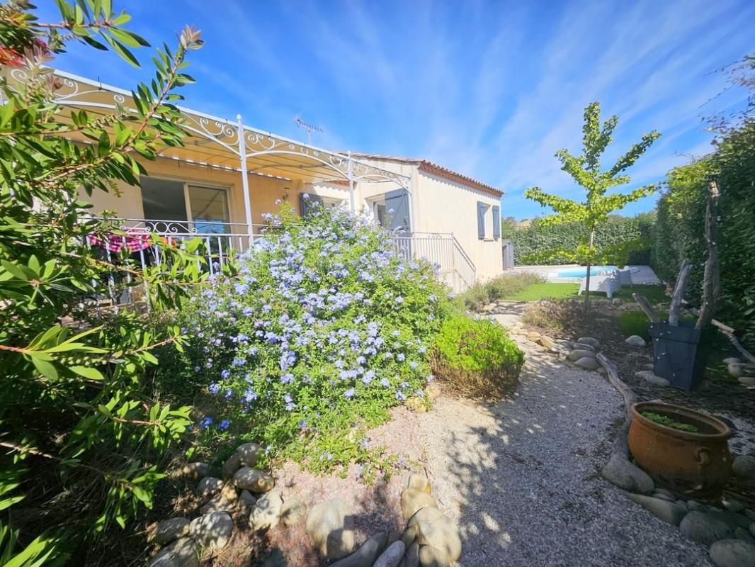 Villa type 5 de 117m² avec piscine et jardin paysager de 1001m²