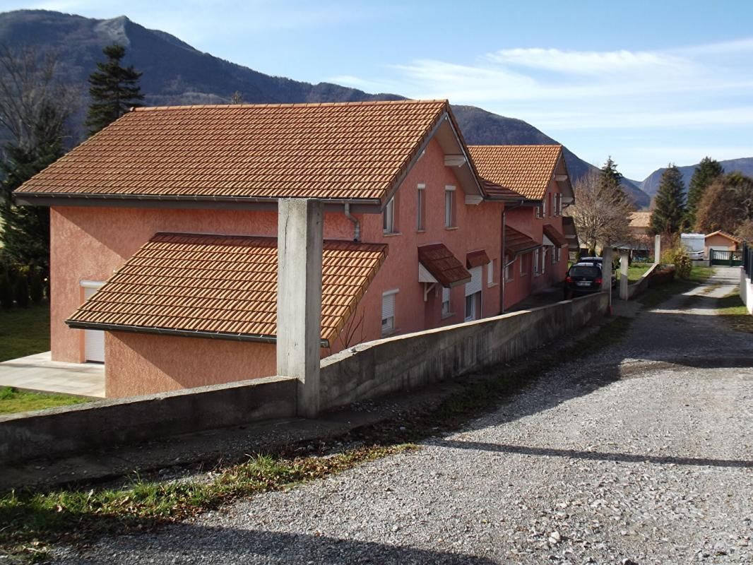 LA ROCHE-DES-ARNAUDS Villa La Roche Des Arnauds 10 pièce(s) 460 m2 3