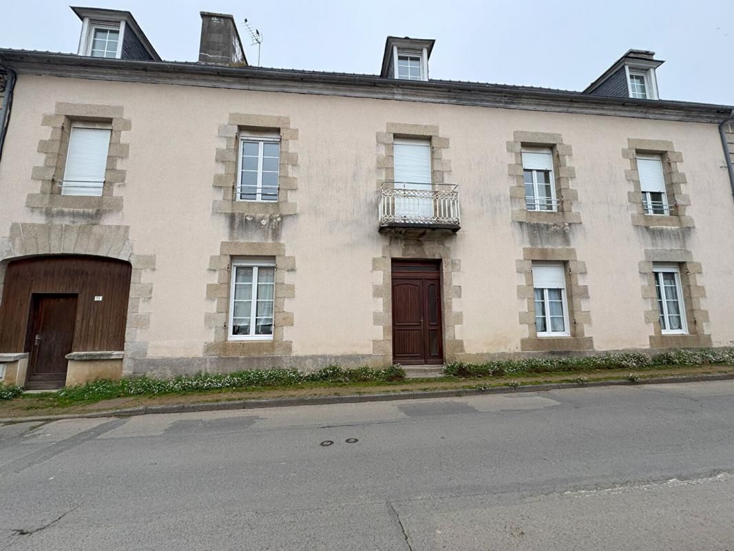 LA ROCHE-DERRIEN Immeuble composé de 7 appartements et 2 garages La Roche Derrien 3