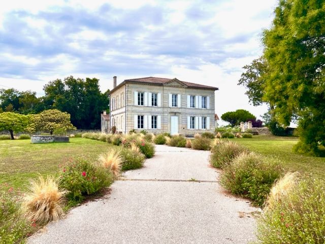 VERTHEUIL Château Viticole Haut Médoc Cru Bourgeois 1