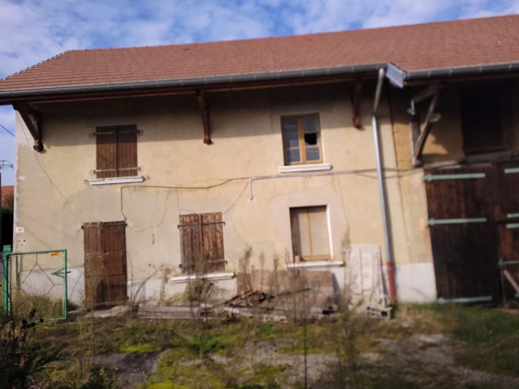 LES ABRETS EN DAUPHINé Maison Dauphinoise 168 m2 à réhabilitée 2