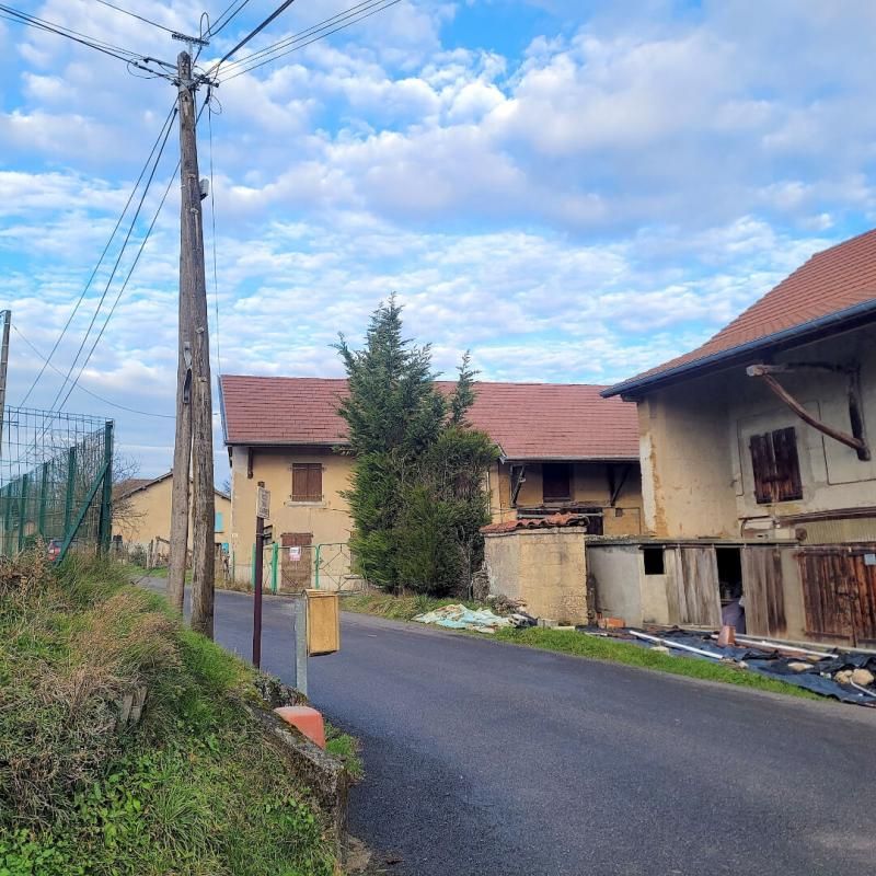 LES ABRETS EN DAUPHINé Maison Dauphinoise 168 m2 à réhabilitée 4