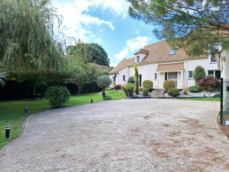 BONNIERES-SUR-SEINE Maison d'architecte récente 194 m2 avec piscine dans un environnement privilégié 3