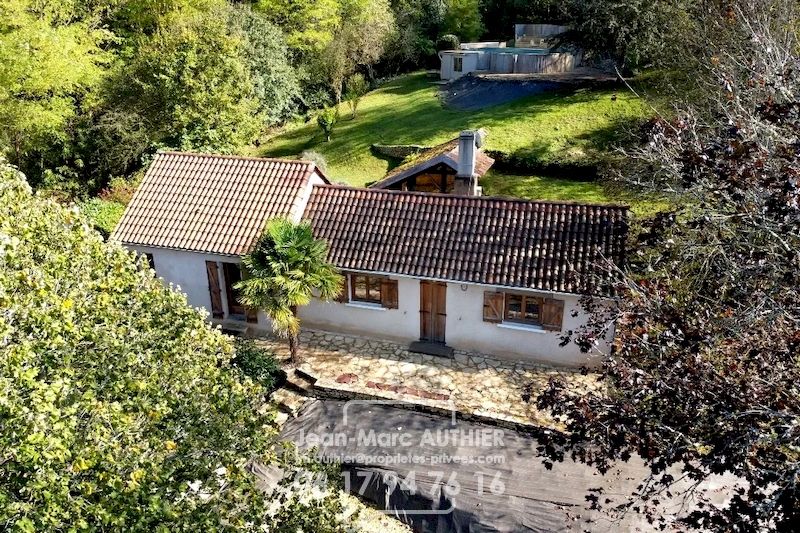 LE BUGUE Maison de plain-pied  2 ch.avec gîte et piscine à 2 mn des commerces 2