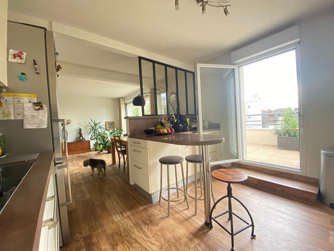 BORDEAUX Bel appartement cossu contemporain au coeur de Bordeaux Bastide 3