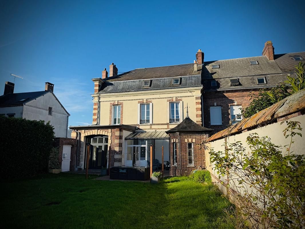 Mesnils-sur-Iton (27240 Damville) - Maison Bourgeoise sur 2 étages, 6 chambres, sous-sol, jardin, 319 000