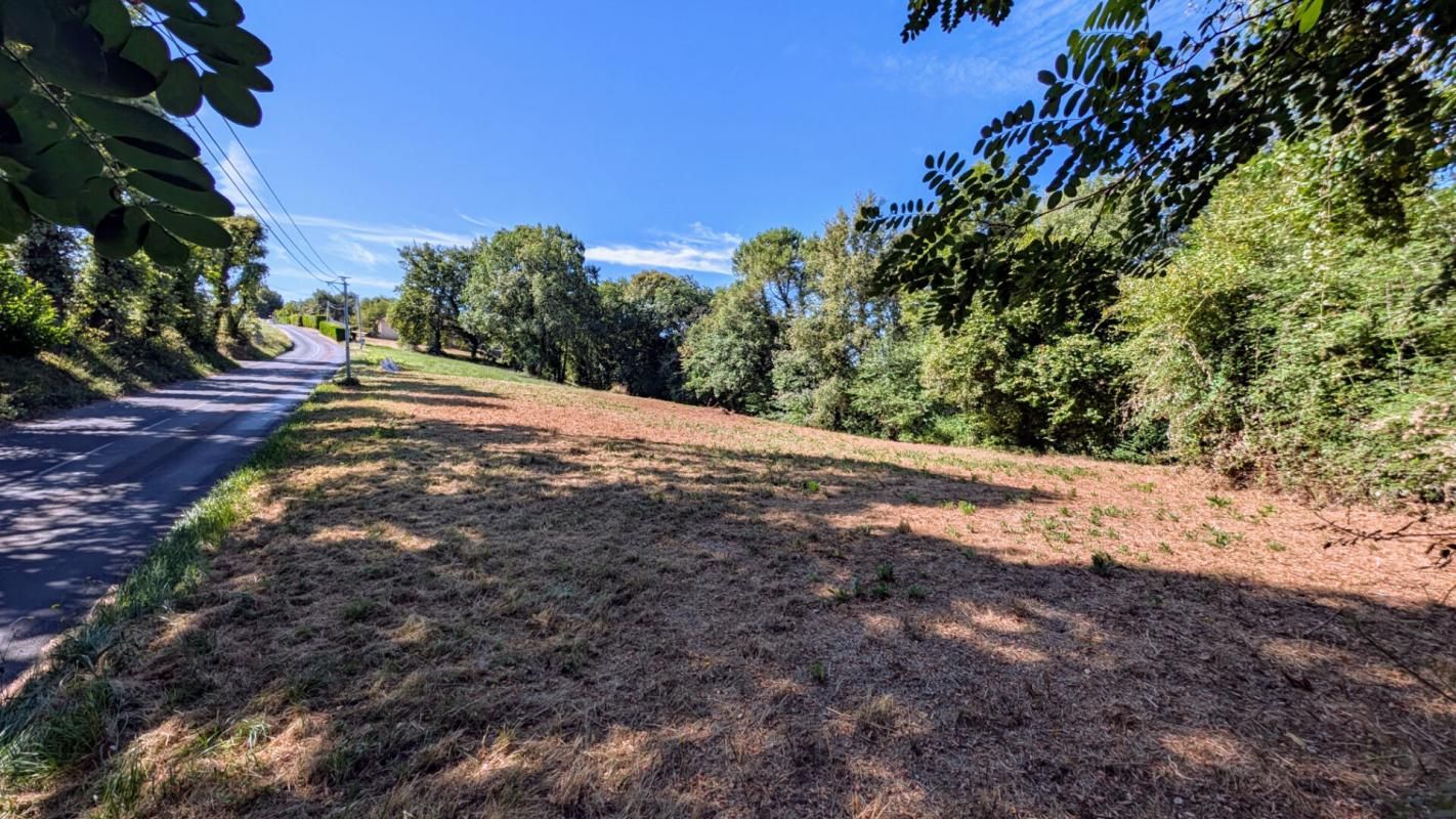 SARLAT-LA-CANEDA Terrain constructible de 2062 m2 avec permis à 5 mn de Sarlat 3