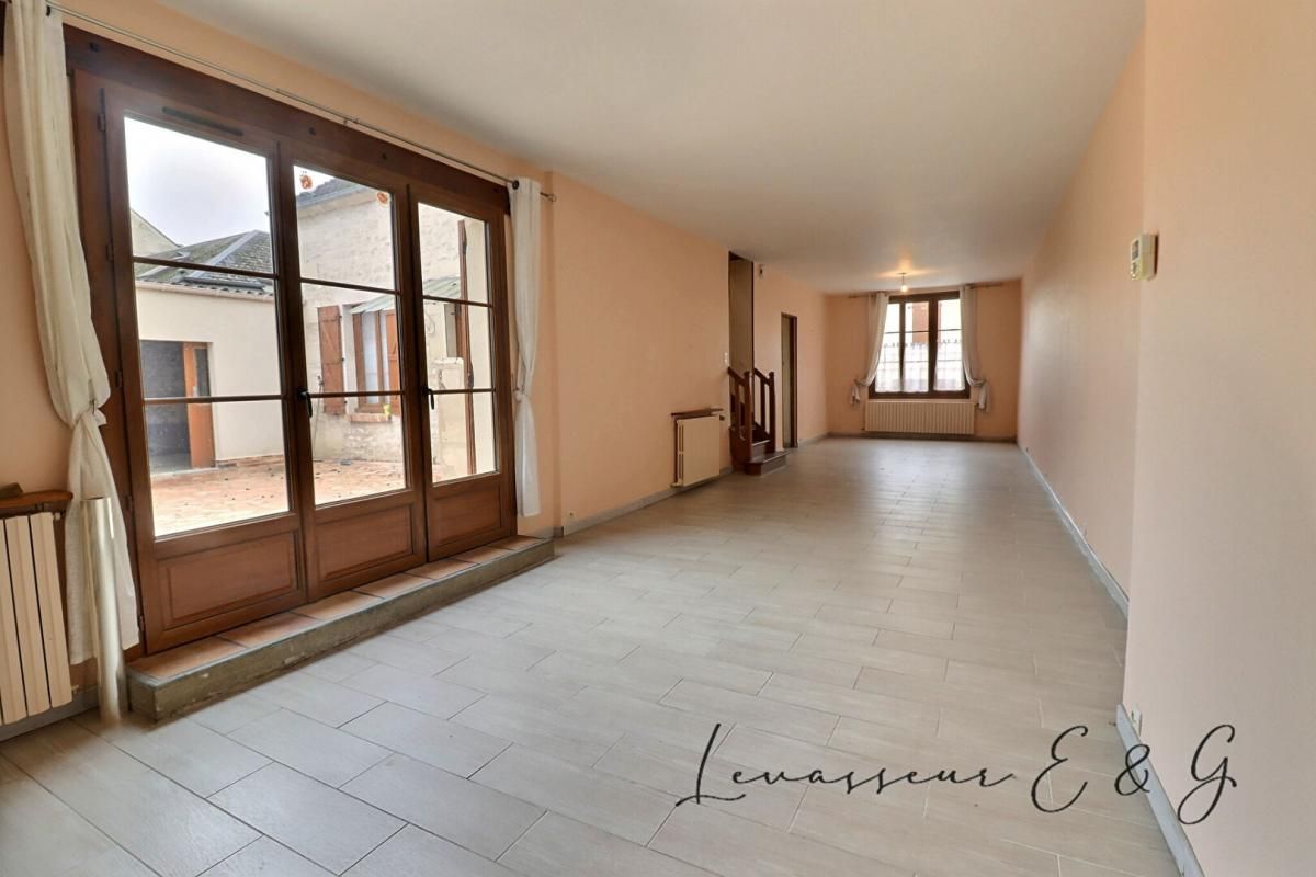 ANGY ANGY 60250 - Maison 3 chambres sur 1071m² garage 3 voitures 2