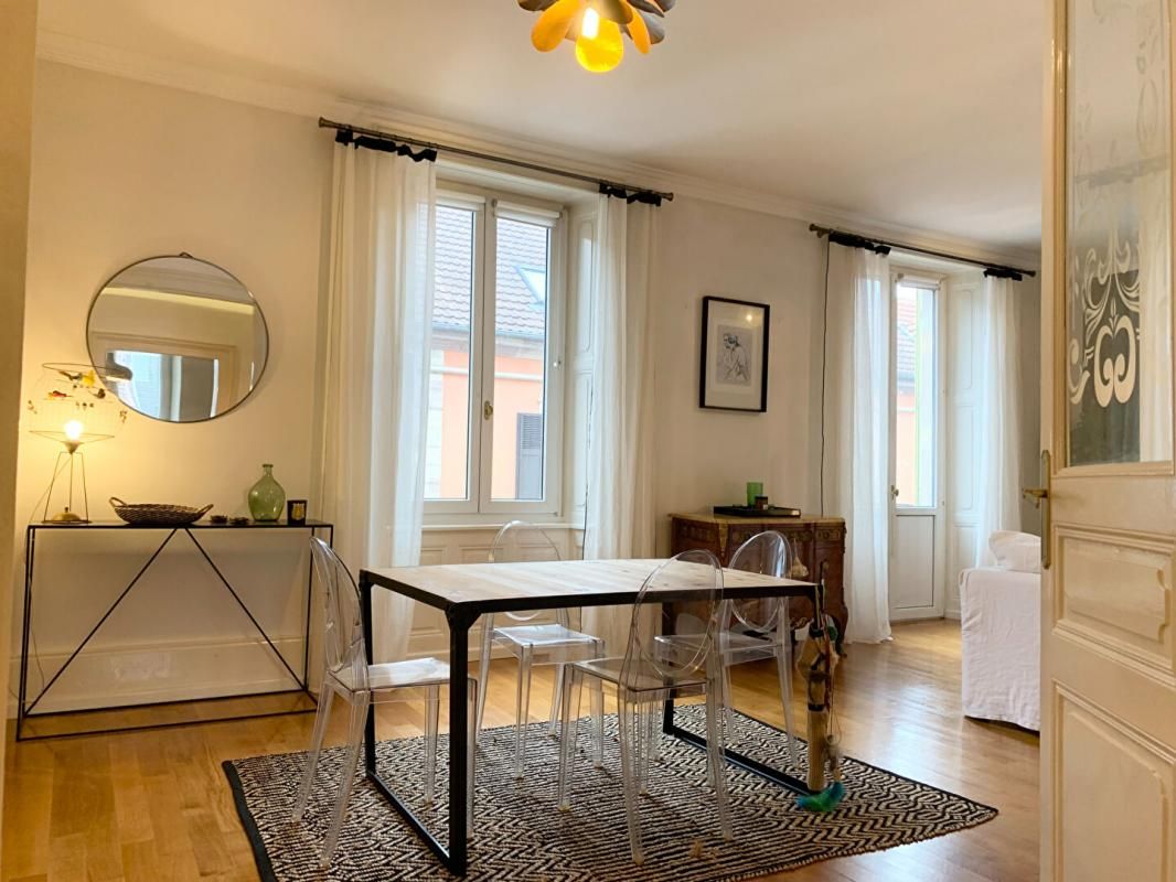 Magnifique Appartement  Haussmannien avec Parking privatif  !