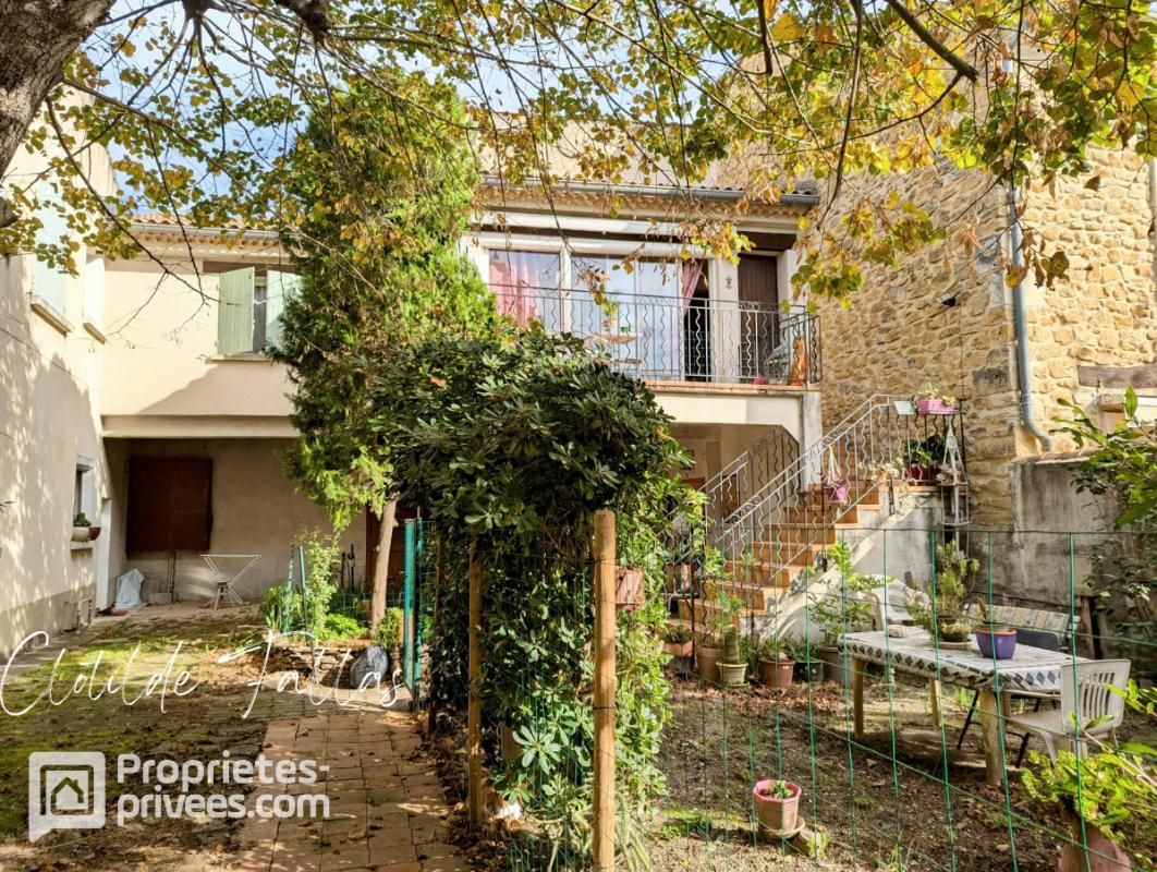 ORANGE Appartement T2 en duplex avec cour, terrasse et dépendances à Orange 2