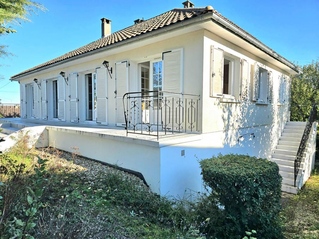 Maison de type 7, sur sous-sol, double garage, sur un terrain de 1110 m²