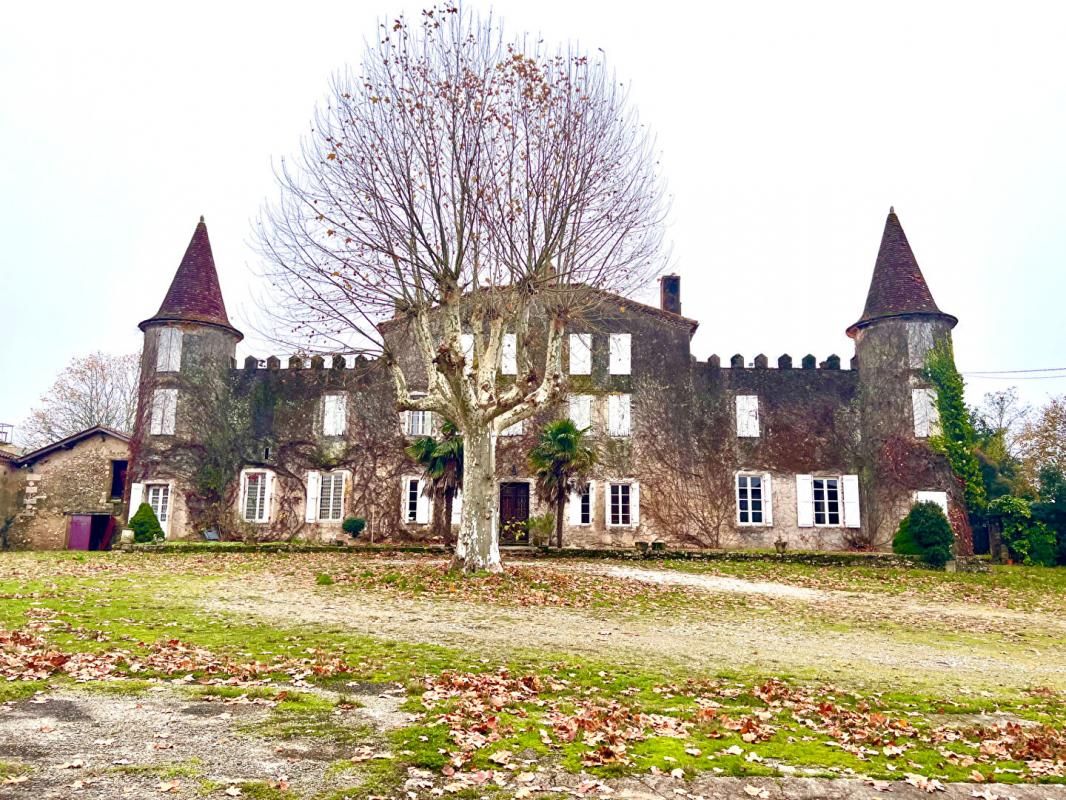 BETBEZER-D'ARMAGNAC Château  10 pièce(s) 50000 m2 1