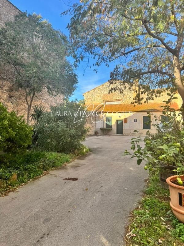 MAISON DE MAITRE ET SON VIGNOBLE AU COEUR DES CORBIERES