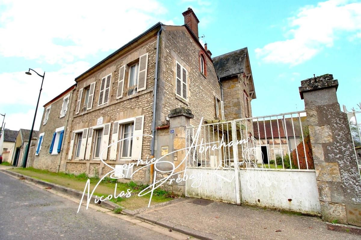 BAZOCHES-LES-GALLERANDES Maison de caractère avec grange et jardin 2