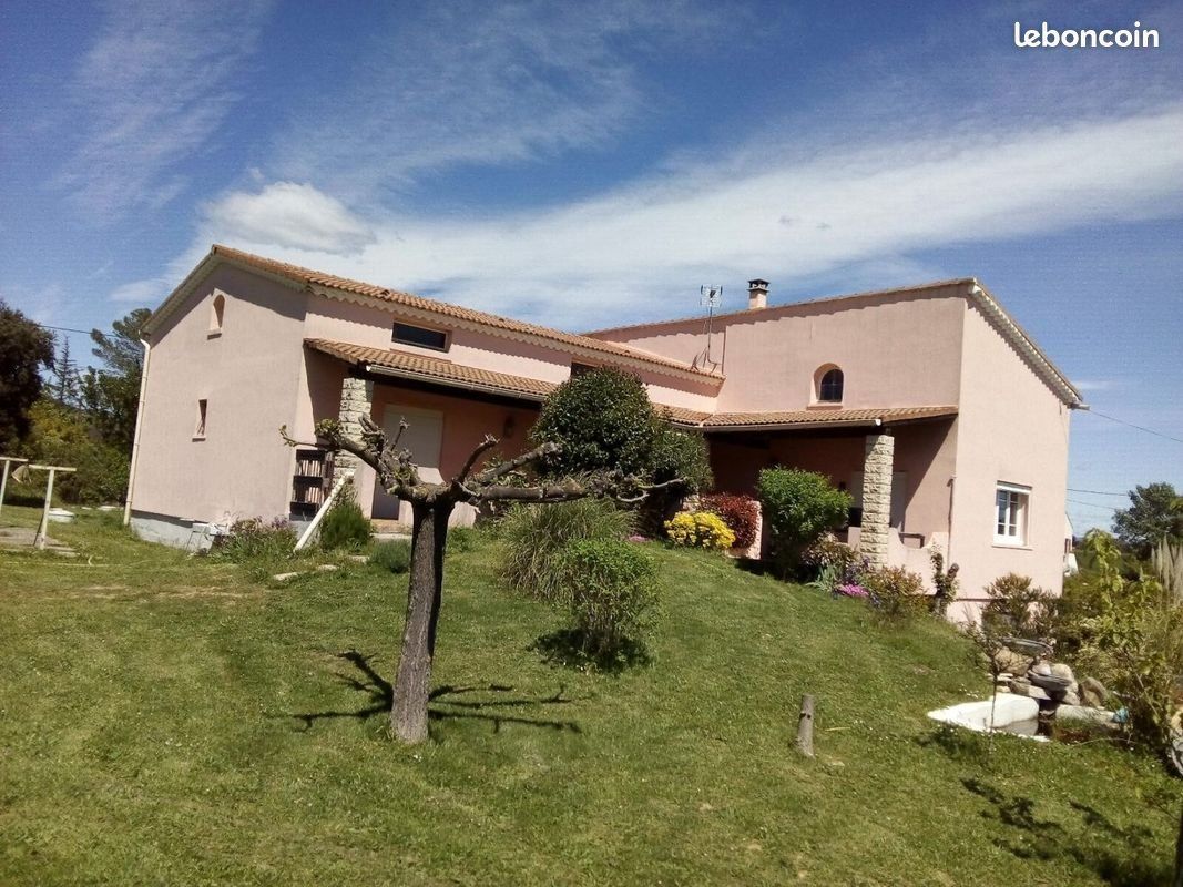 MAISON FAMILIALE A RAFRAICHIR SUR + DE 4000M² DE TERRAIN