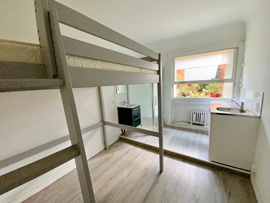 LEVALLOIS-PERRET Studette 11 m2 2