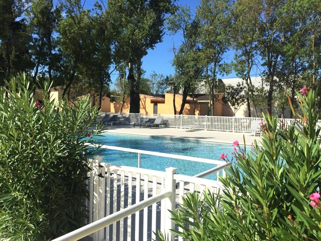 Bastidon 35m² avec patio privatif, piscine, pkg