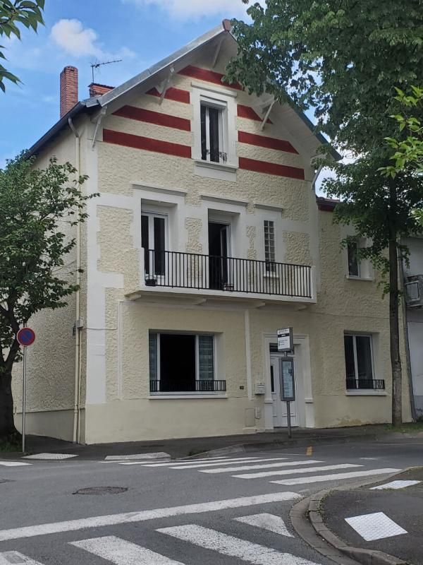 VICHY Spacieuse Maison de ville avec une grande terrasse ensoleillée 1