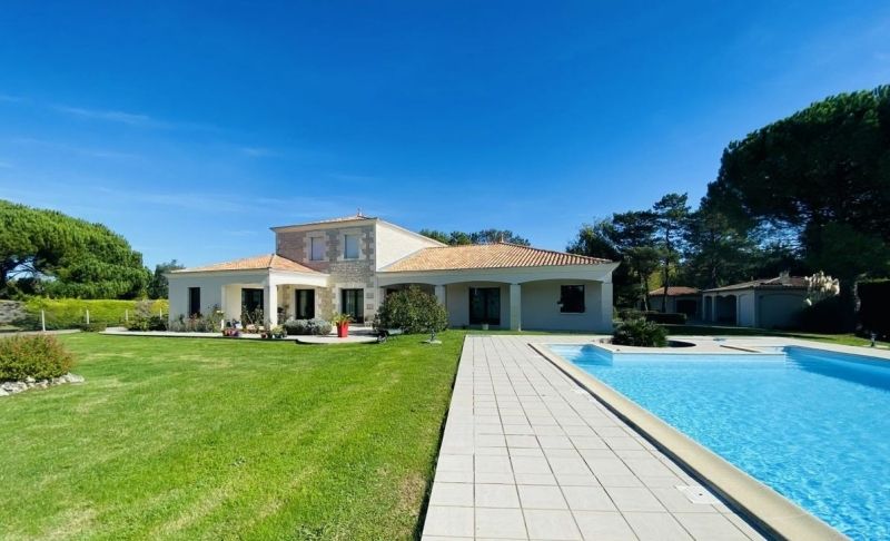 MEDIS Villa de prestige de 362 m² avec  T1 de 64 M² SUR 7500 M²   817404   Négociable 2