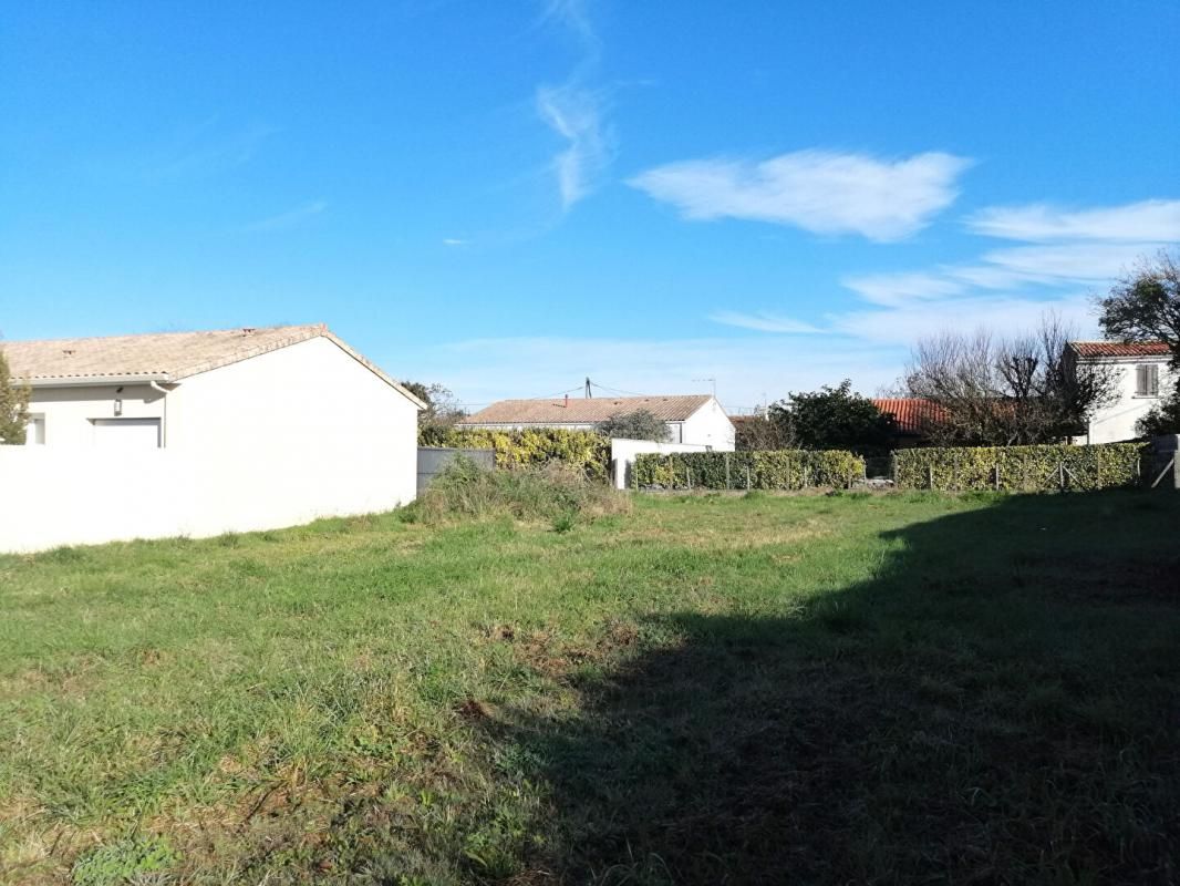 MEDIS terrain viabilisé de 680 M²  dont 540 m²  constructible 2