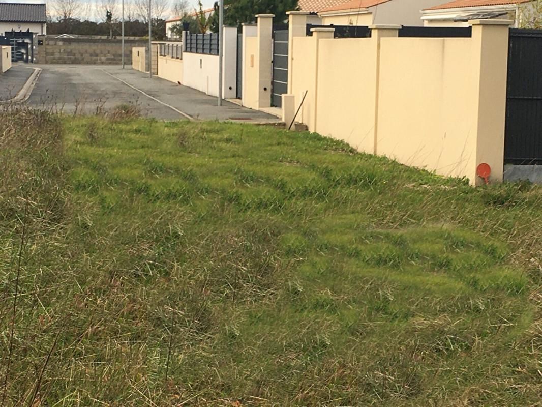 MEDIS terrain viabilisé de 680 M²  dont 540 m²  constructible 3