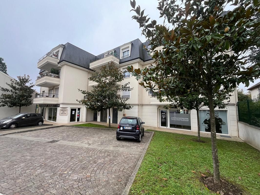 Appartement F2 avec terrasse 44 m², 2 places de parking dans une résidence récente et sécurisée