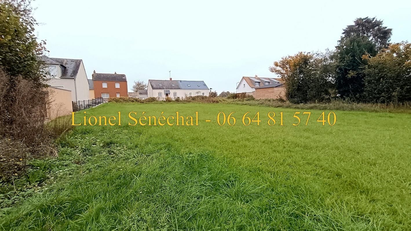 SAINT-JEAN-D'ASSE Terrain à bâtir entièrement plat de plus de 1 500 m2 + 2 hectares de terre (zone agricole + zone naturelle) à 10 mn de la ZI Nord du Mans 3