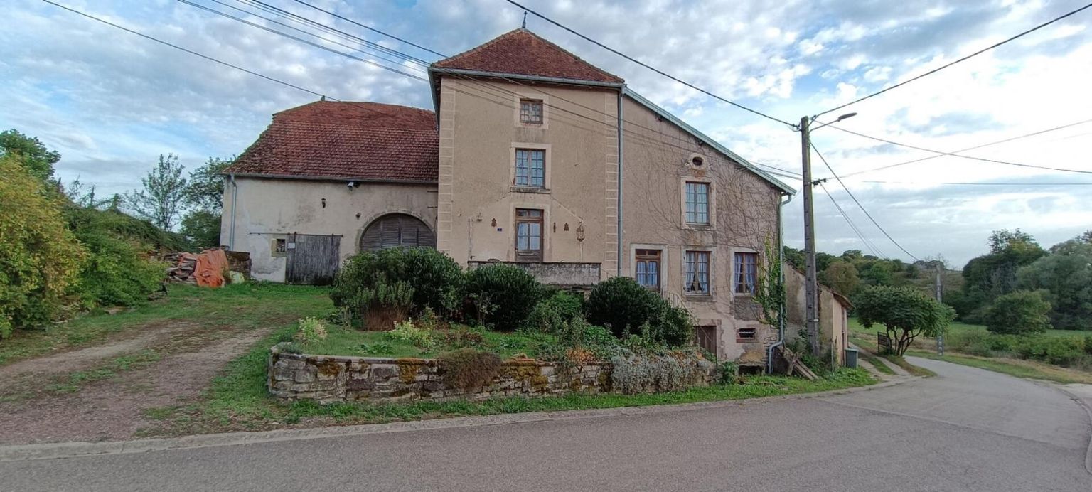 MELINCOURT Maison de village, 137m2 , jardin, dépendances 2