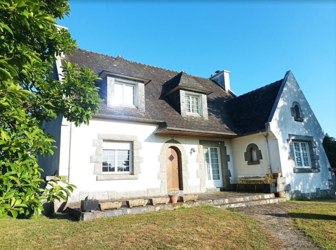 29520 Châteauneuf du Faou maison familiale 5 chambres dont 2 en Rez-de-chaussée Sous-sol