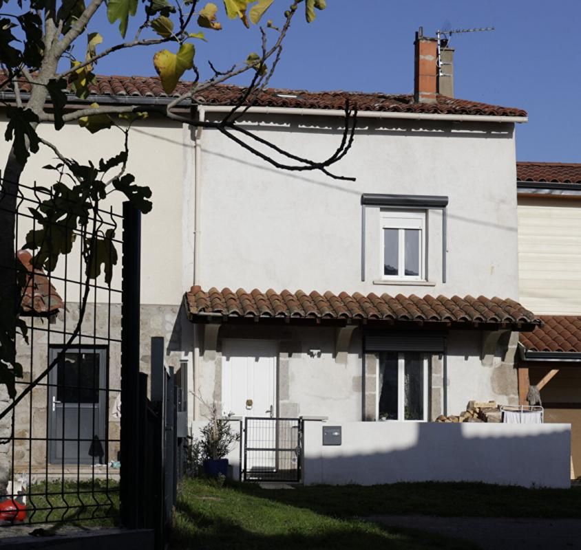 PANISSIERES Charmante maison de hameau dans un cadre très tranquille 2