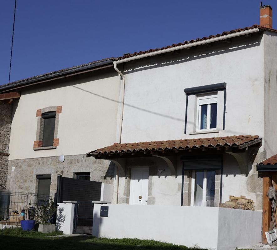 PANISSIERES Charmante maison de hameau dans un cadre très tranquille 3