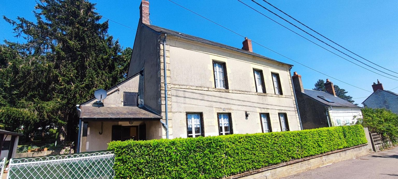 GUERIGNY Belle maison en pierre à Guérigny 2