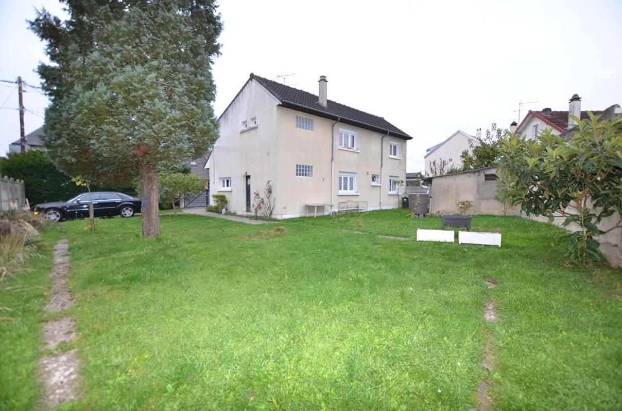 SAINTE-GENEVIEVE-DES-BOIS Maison avec 2 appartements T3 1