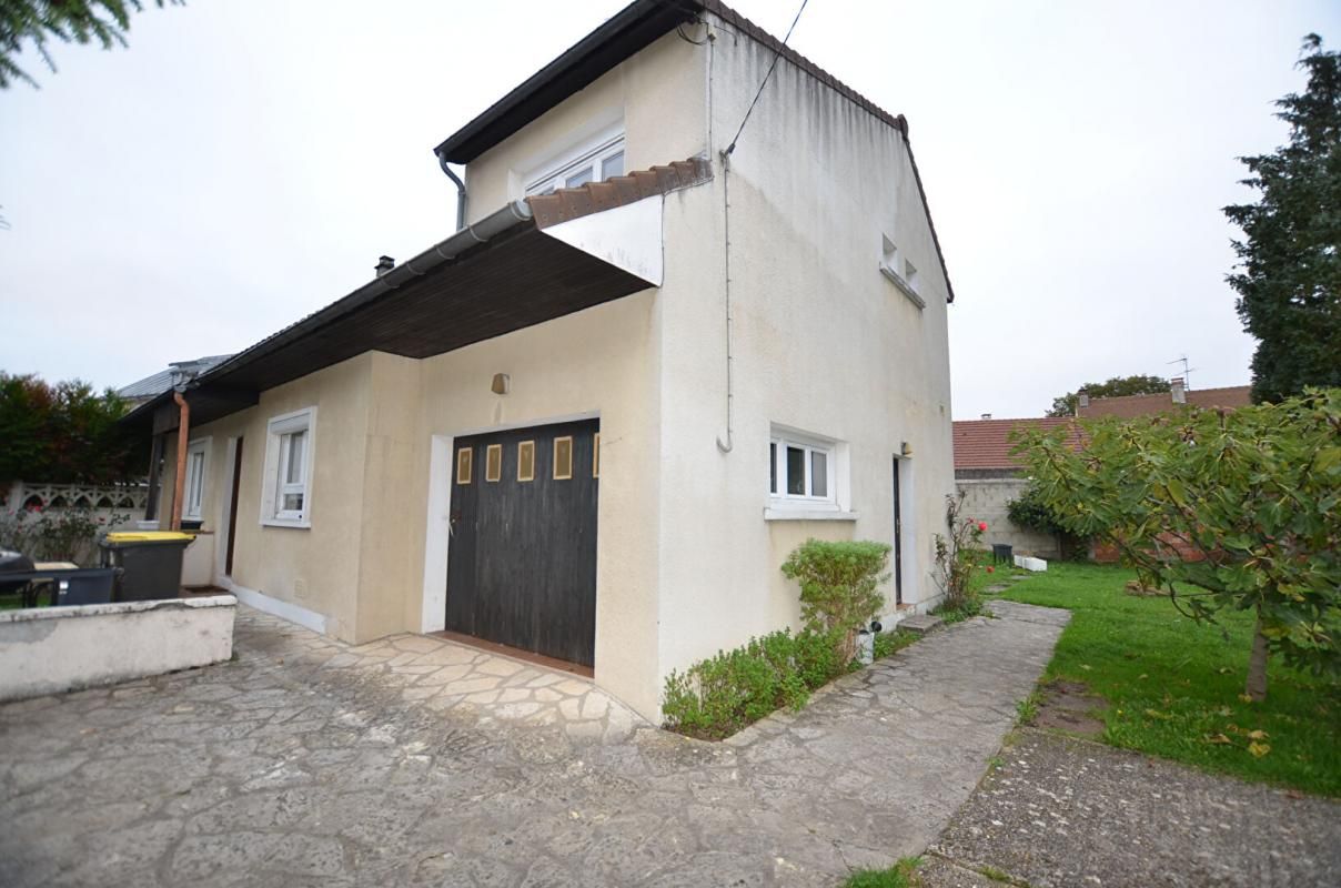 SAINTE-GENEVIEVE-DES-BOIS Maison avec 2 appartements T3 2