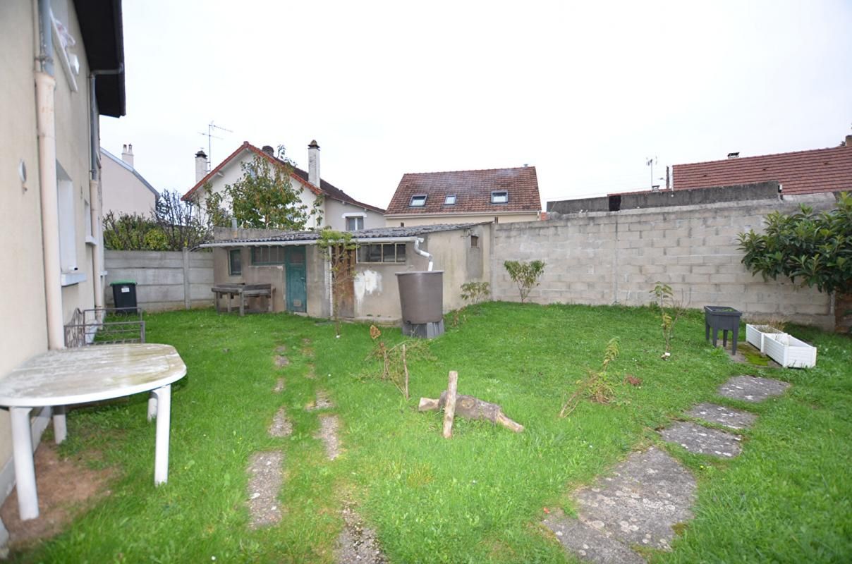 SAINTE-GENEVIEVE-DES-BOIS Maison avec 2 appartements T3 3