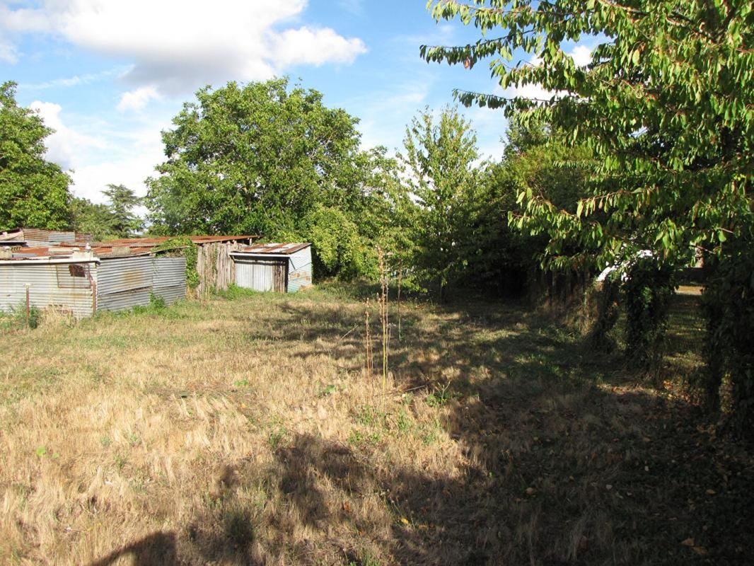 COUHE Terrain Valence En Poitou 753 m2 4