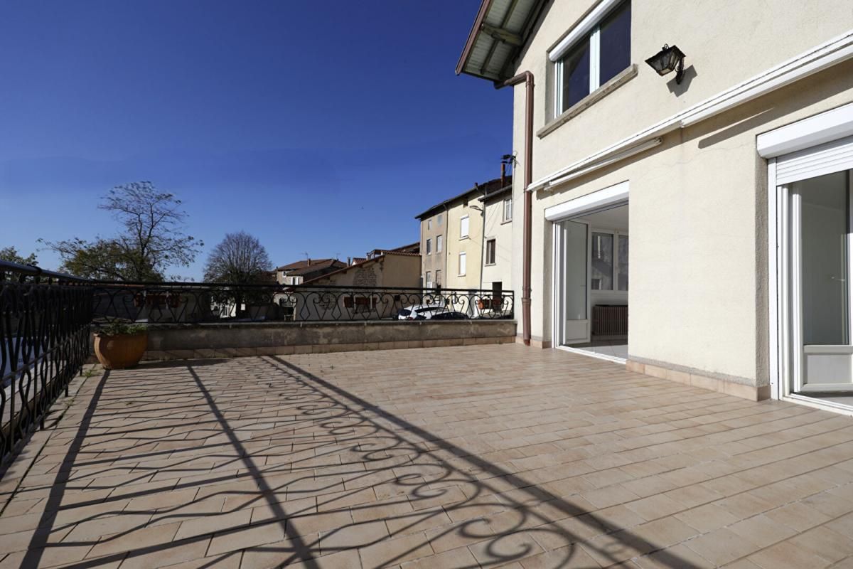 2 maisons de village  avec terrasse