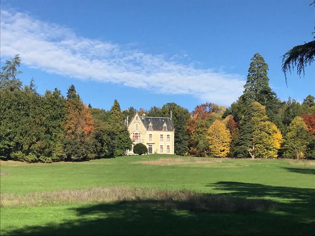 BERGERAC Magnifique manoir authentique et restauré avec goût 2