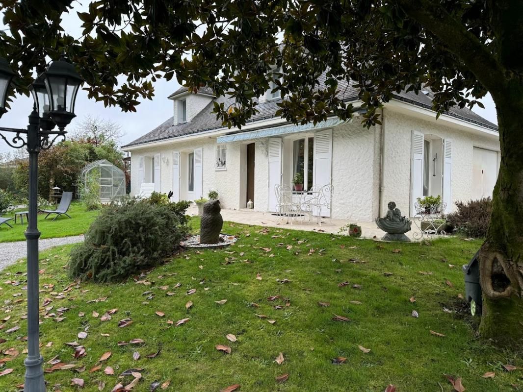 Maison grand terrain avec piscine - Saint Etienne De Montluc