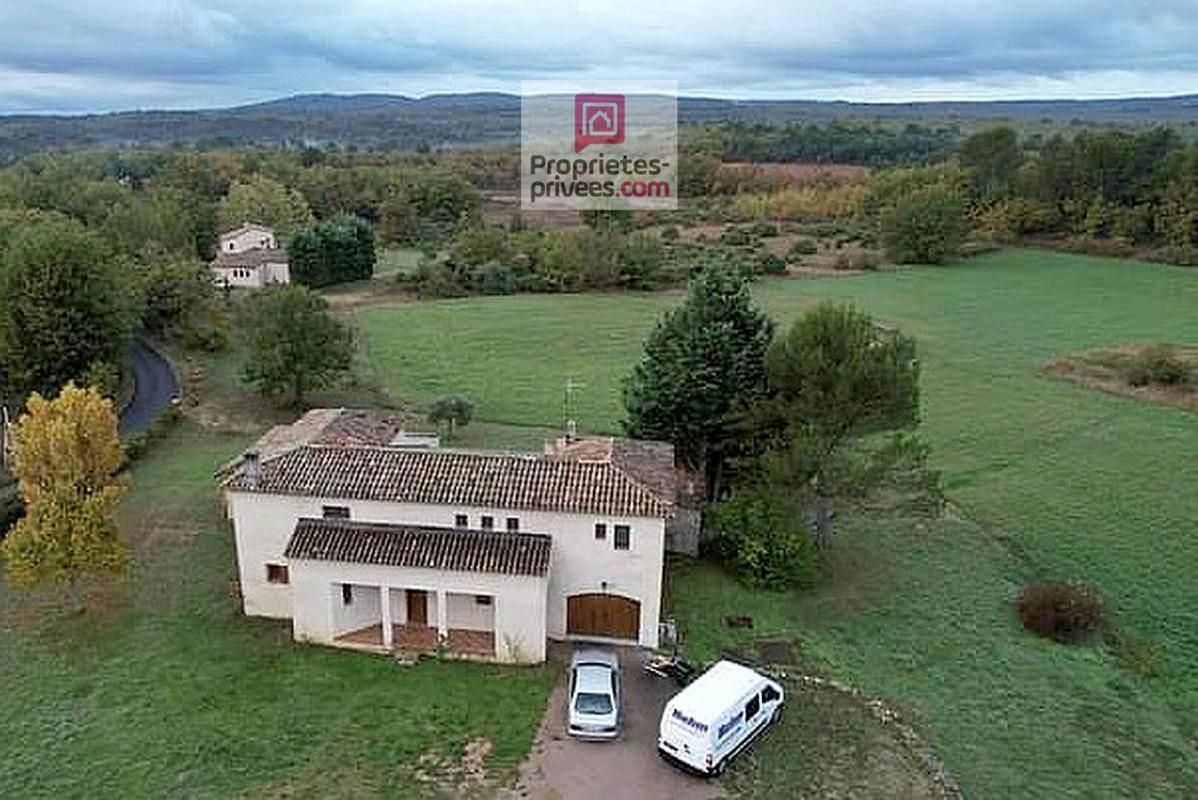 RIANS Maison cossue familiale avec piscine couverte sur grand terrain 4