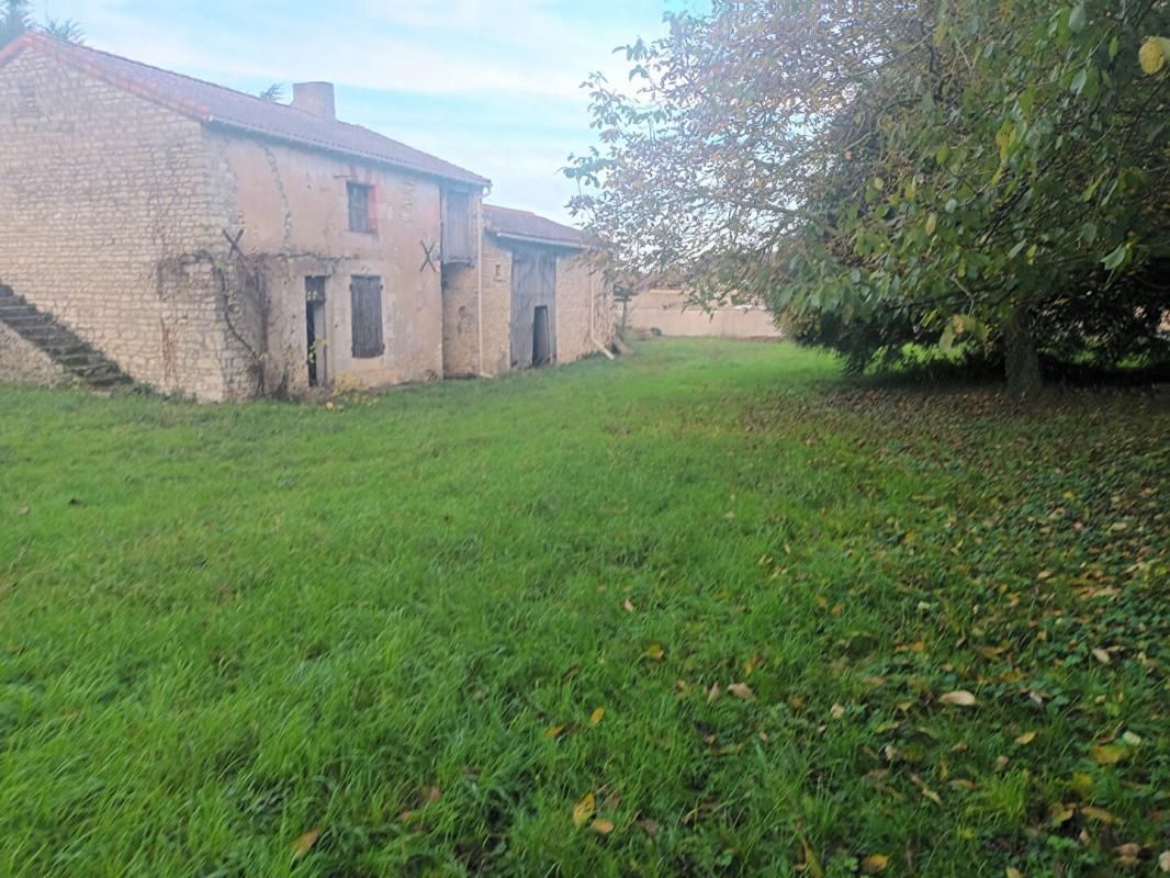 CHAMPIGNY-LE-SEC Maison Champigny En Rochereau 3 pièce(s) 150 m2 3