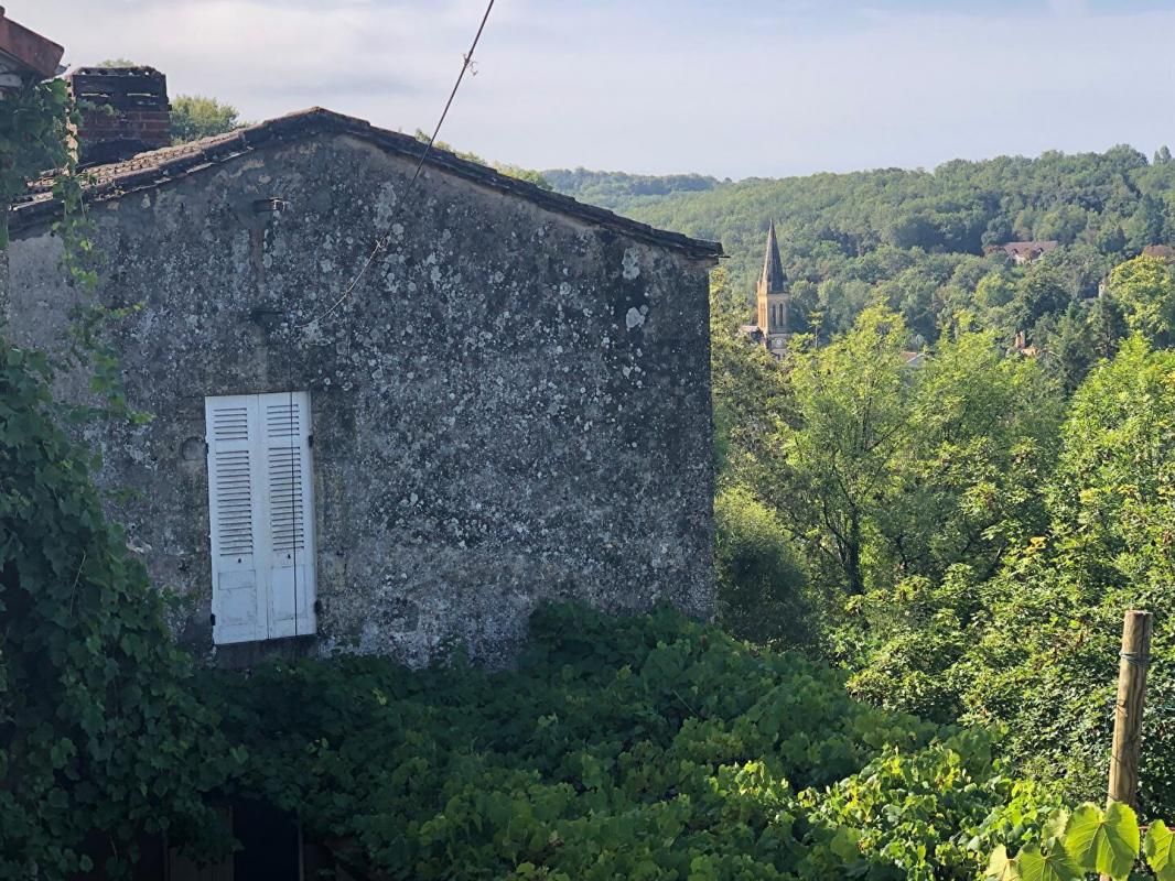 Maison de village atypique avec jolie vue,! 3 chambres, jardin et piscine