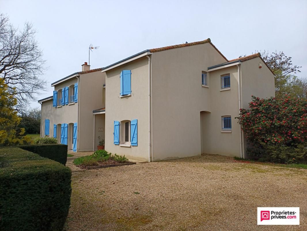 PARTHENAY Parthenay - maison d'architecte de 270m² 2