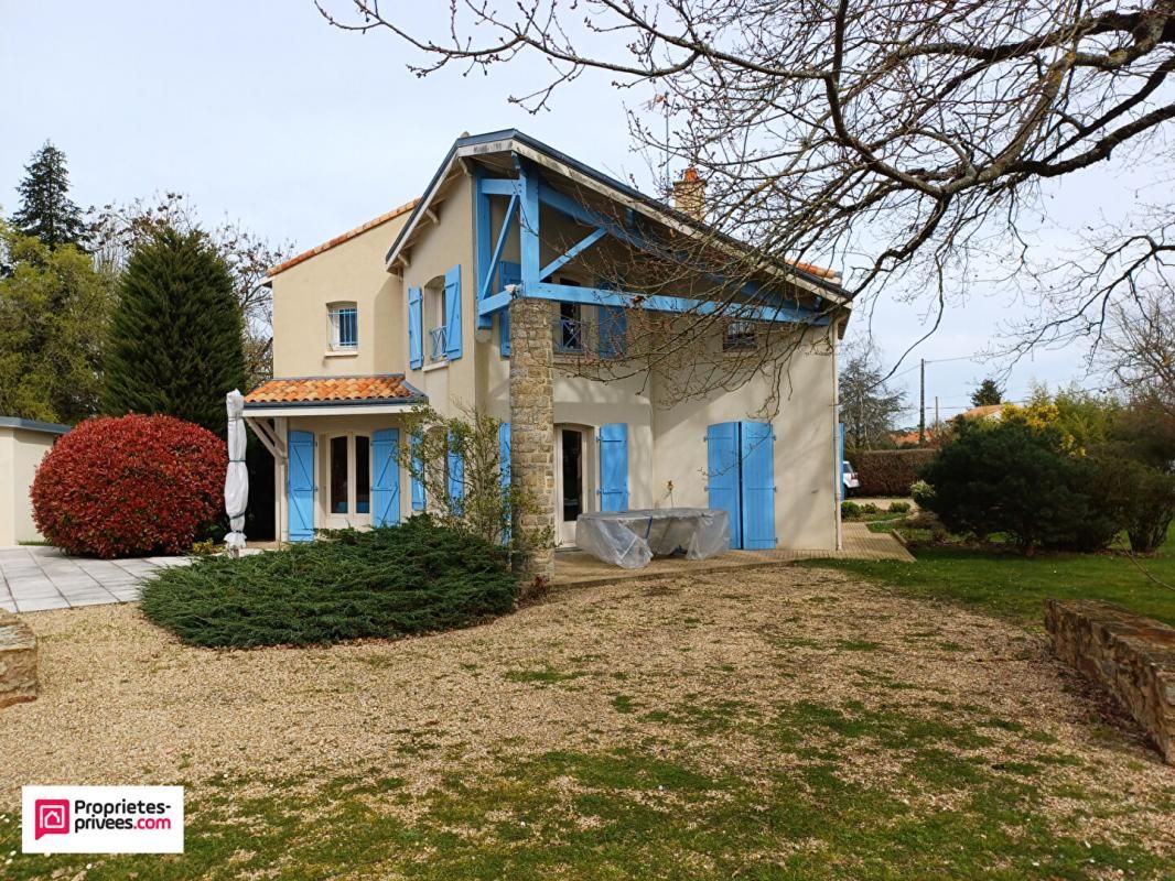 PARTHENAY Parthenay - maison d'architecte de 270m² 3