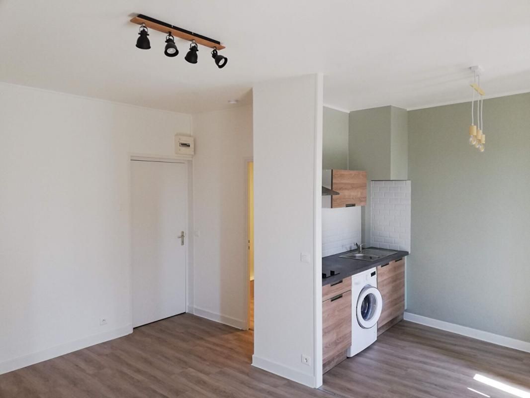 BRIVE-LA-GAILLARDE 30 MIN BRIVE - Souillac Coeur Ville : votre studio de 23m² avec balcon et en parfait état ! 1