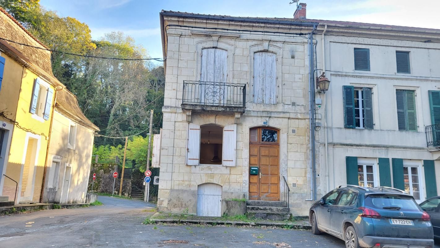 MUSSIDAN Maison  en pierres de taille  centre ville de Mussidan 3 pièces  70 m2  sur  sous sol 2