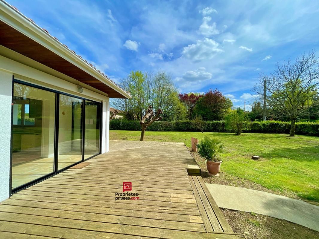 QUINSAC Maison Quinsac 7 pièce(s) 215 m2 avec piscine et dépendances 4